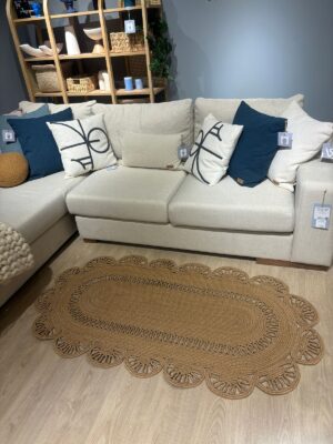 Matrix Jüt Kilim, geometrik desenleri ve oval tasarımı ile bohem tarzda modern halı