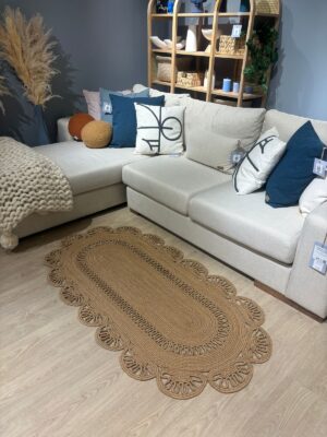 Matrix Jüt Kilim, geometrik desenleri ve oval tasarımı ile bohem tarzda modern halı