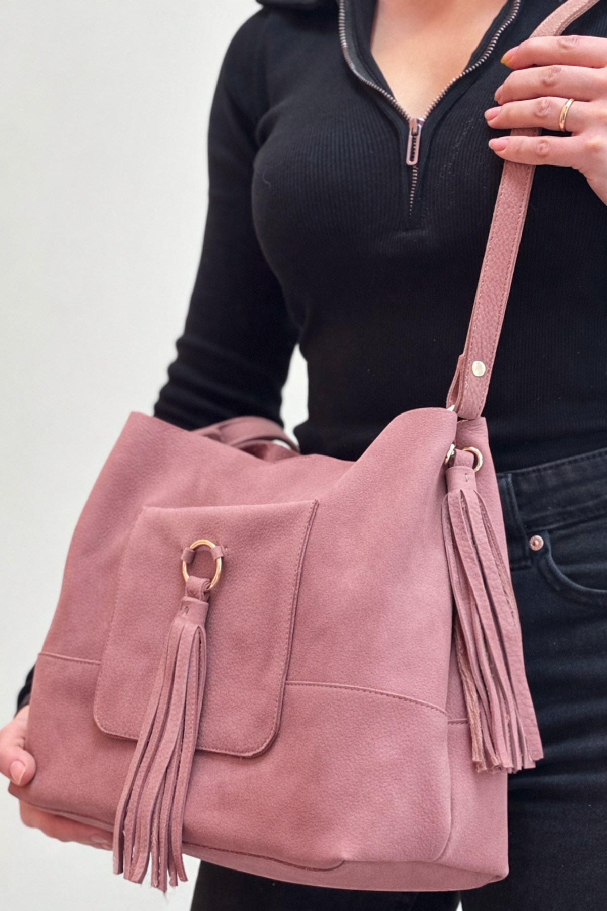 Marilla %100 Hakiki Nubuk Salaş, Yumuşak Deri Püsküllü Şık Tasarım Yavrulu Omuz ve Çapraz Çanta - Görsel 3