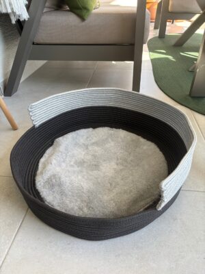 Pawly 55×55 cm Peluş İç Yüzeyli Evcil Hayvan Yatağı – Kaymaz Tabanlı Kedi & Küçük Irk Köpek Yatağı Medium – görsel 12